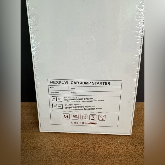NIB NextPow Q10S 1500A Peak Jump Starter Emergency Pocket sized Flashlight USB - Picture 3 of 5